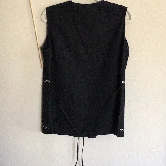 CATO black & cream sleeveless top with back tie detail. See measurements - Picture 4 of 4